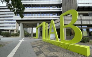 Institut für Arbeitsmarkt- und Berufsforschung (IAB) erwartet, dass das neue Gesetz zur Förderung eines inklusiven Arbeitsmarkts die Beschäftigung von Menschen mit Schwerbehinderungen tatsächlich fördert. Foto: b.in